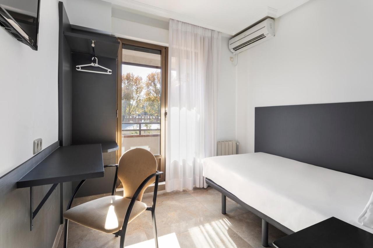 Hotel Victoria Valdemoro Bagian luar foto