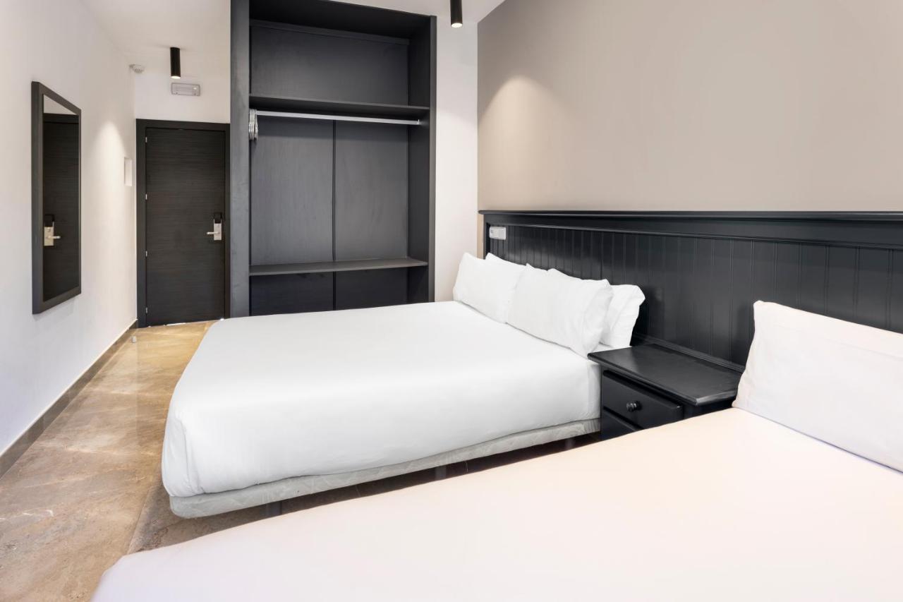 Hotel Victoria Valdemoro Bagian luar foto