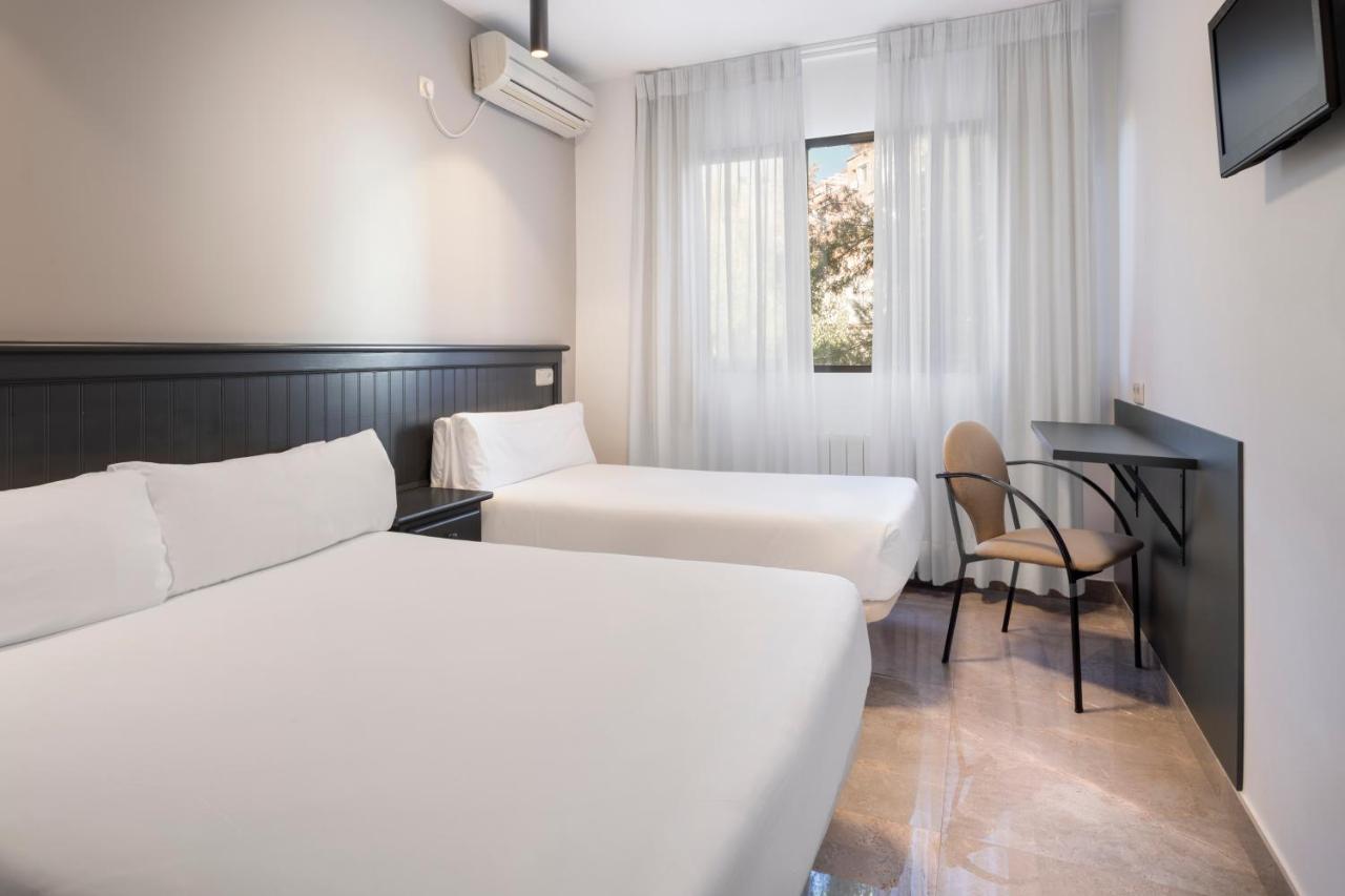 Hotel Victoria Valdemoro Bagian luar foto