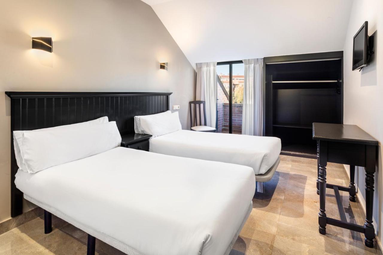 Hotel Victoria Valdemoro Bagian luar foto