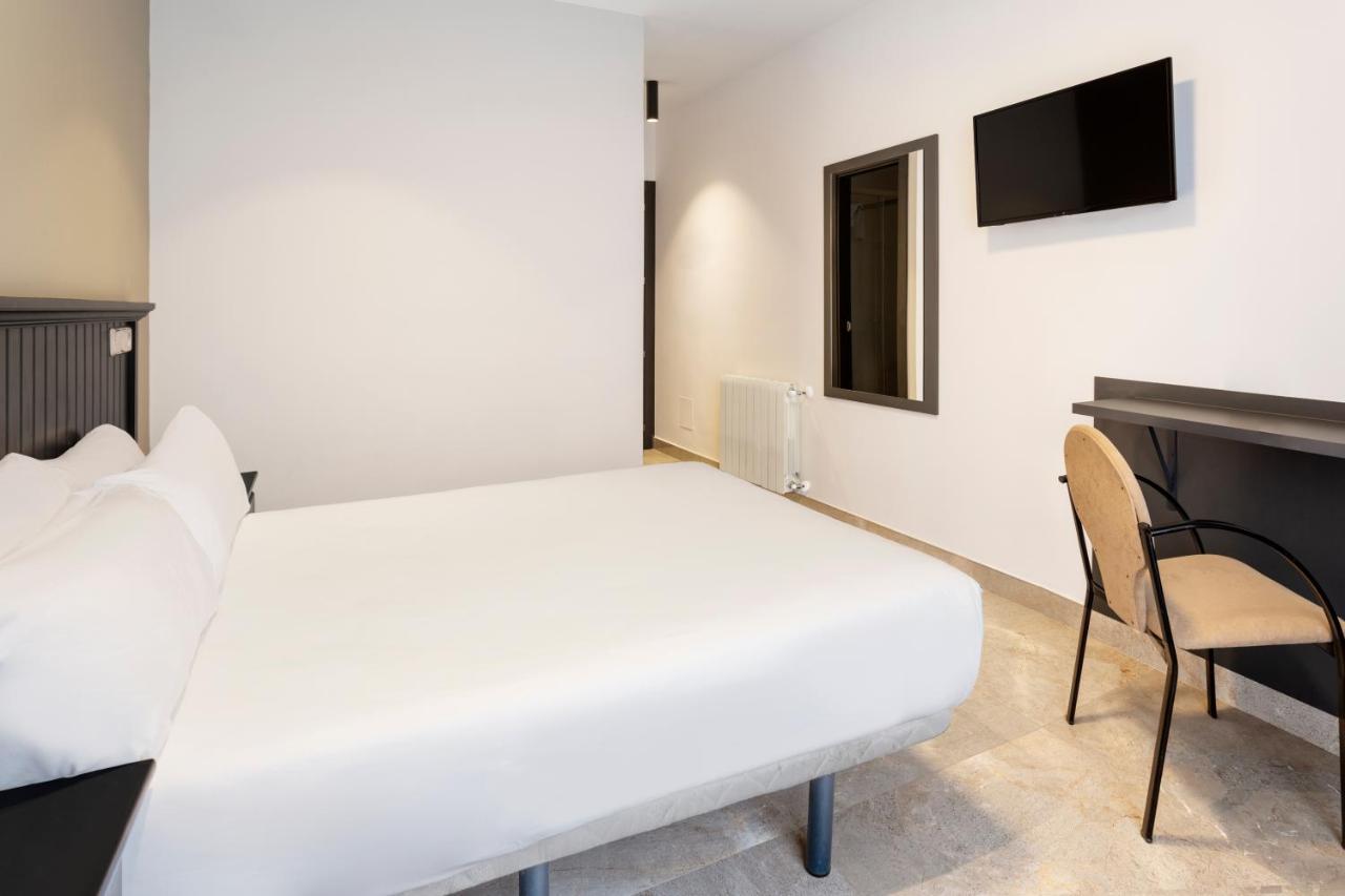 Hotel Victoria Valdemoro Bagian luar foto
