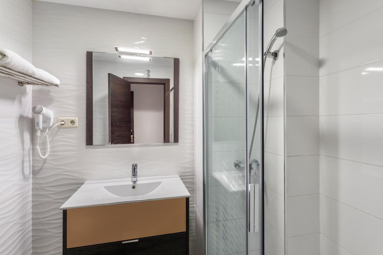 Hotel Victoria Valdemoro Bagian luar foto