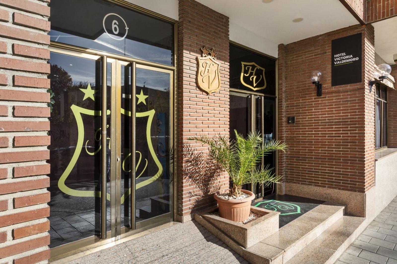 Hotel Victoria Valdemoro Bagian luar foto