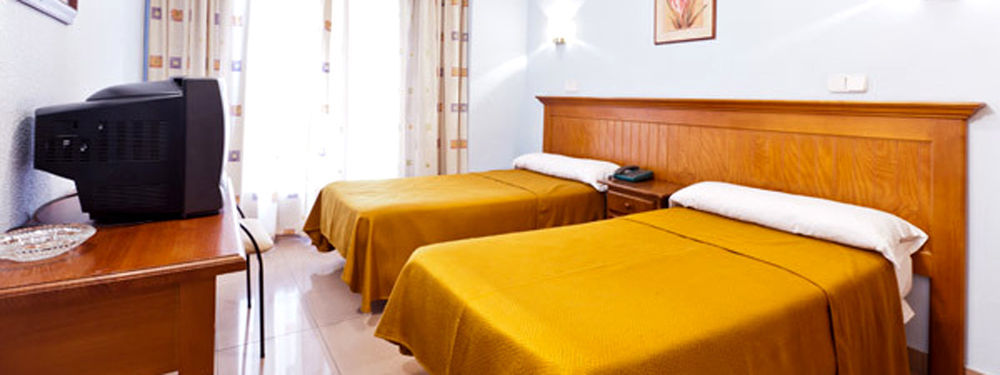 Hotel Victoria Valdemoro Bagian luar foto