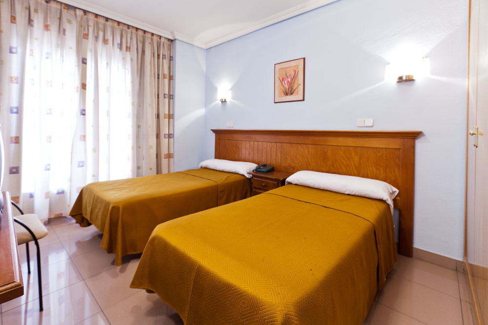 Hotel Victoria Valdemoro Bagian luar foto