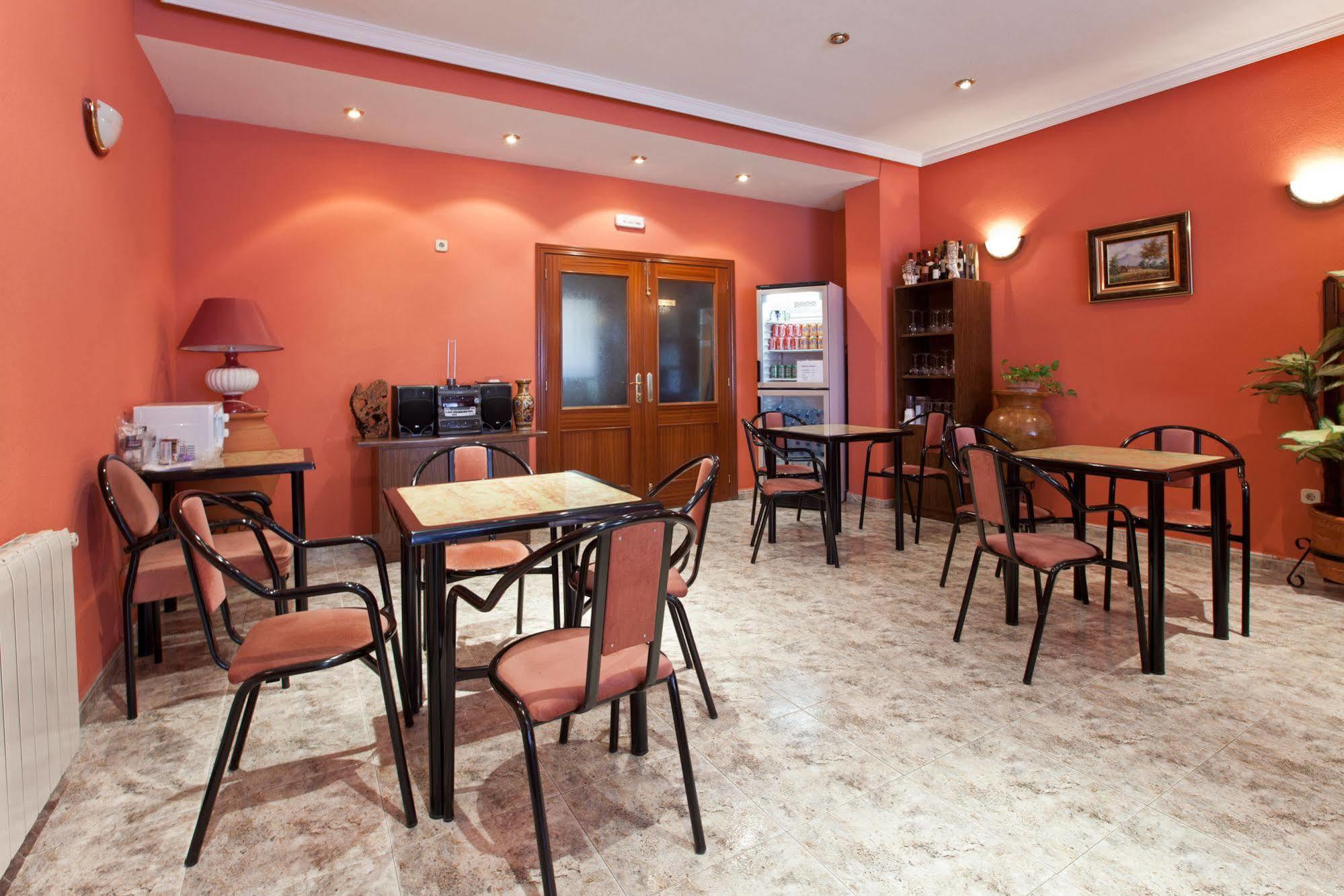 Hotel Victoria Valdemoro Bagian luar foto